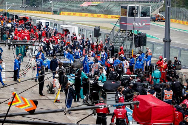 Red flag Pitlane atmosphere during the Formula 1 Pirelli Gran Premio Del Made In Italy E Dell emilia Romagna 2021 from April 16 to 18, 2021 on the Autodromo Internazionale Enzo e Dino Ferrari, in Imola, Italy - FORMULE 1 : Grand prix Emilie Romagne - Imola - Course - 18 04 2021 DPPI Panoramic 