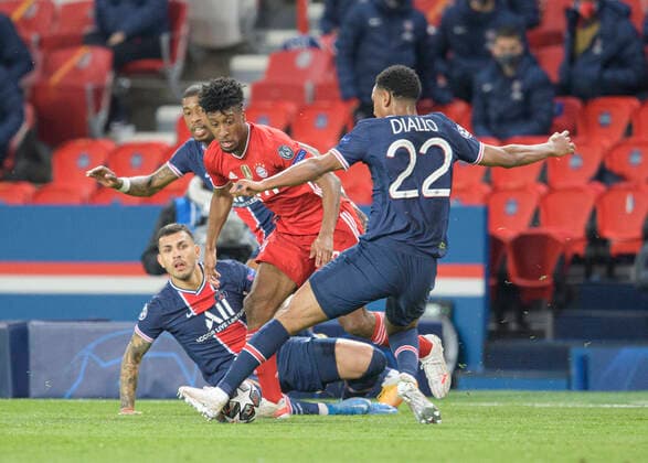 v.l. Leandro PAREDES (PSG), Presnel KIMPEMBE (PSG), Kingsley COMAN (M), Abdou DIALLO (PSG), Zweikampf, Aktion, Fussball Champions League, Viertelfinale Rueckspiel, Paris St. Germain (PSG) - FC Bayern Muenchen (M) 0:1, am 13.04.2021 in Paris Frankreich. Â