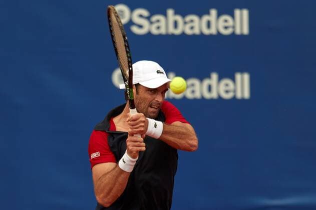 Spanish tennis player Pablo Andujar in action against French Gilles Simon during the firt round of the Barcelona Open Banc Sabadell Conde Godo Tournament, an ATP, Tennis Herren World Tour 500 category, played at Tennis Royal Court of Barcelna, Catalonian Spain on 19 April 2021. Gilles Simon vs Pablo Andujar !ACHTUNG: NUR REDAKTIONELLE NUTZUNG!  Copyright: xAlejandroxGarcíax GRAFCAT1555 20210419-637544366839104170