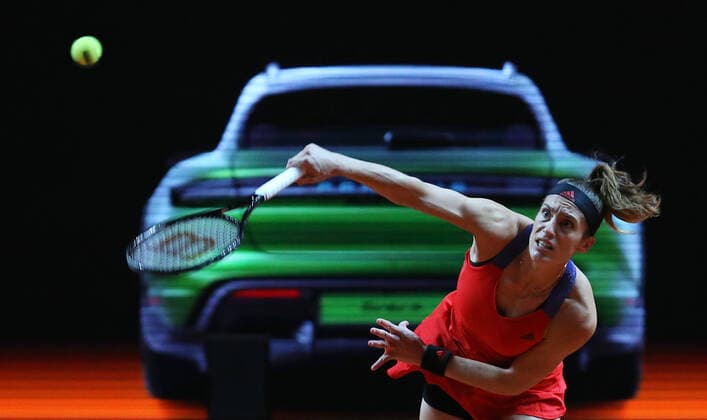 BAU 19.04.2021 Stuttgart Tennis Porsche Tennis Grand Prix, Andrea PETKOVIC (GER) im Hintergrund das Siegerauto