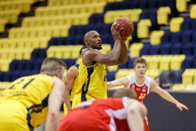 Oldenburg, Niedersachsen, DEU, 19.04.2021, Rickey Paulding (EWE Baskets Oldenburg). EWE Baskets Oldenburg vs. Brose Bamberg. 1. Basketball-Bundesliga Saison 2020 2021, 29. Spieltag, Grosse EWE Arena. EWE Baskets Oldenburg vs. Brose Bamberg