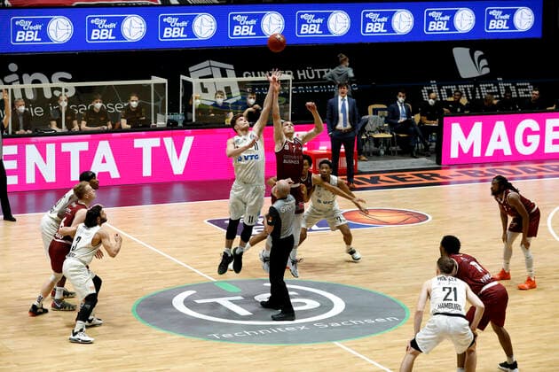 19.04.2021, easyCredit Basketball Bundesliga, BBL, Saison 2020 2021, Herren, Chemnitz Niners - Hamburg Towers TippOff, Jonas Richter, Niners Chemnitz, Maik Kotsar, Hamburg Towers Chemnitz Messe Chemnitz Sachsen Germany