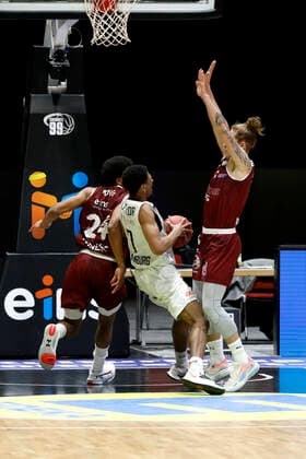 19.04.2021, easyCredit Basketball Bundesliga, BBL, Saison 2020 2021, Herren, Chemnitz Niners - Hamburg Towers Kameron Taylor, Hamburg Towers, Malte Ziegenhagen, Niners Chemnitz Chemnitz Messe Chemnitz Sachsen Germany