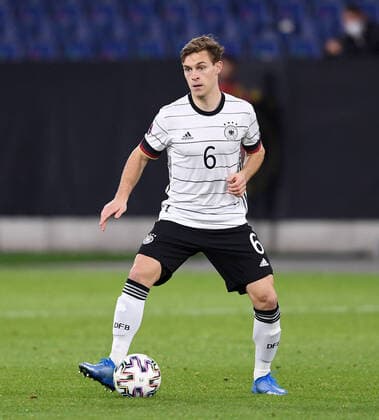 FUSSBALL INTERNATIONAL QUALIFIKATION WM 2022 Katar in Duisburg Gruppe J Deutschland - Nordmazedonien 31.03.2021 Joshua Kimmich (Deutschland) am Ball