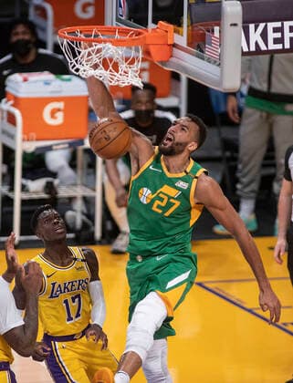 Sport Bilder des Tages April 19, 2021, Los Angeles, California, USA: Rudy Gobert 27 of the Utah Jazz dunks the ball during their regular season NBA, Basketball Herren, USA game with the Los Angeles Lakers on Monday April 19, 2021 at the Staples Center in Los Angeles, California. Lakers lose to Jazz, 97-111. PI Los Angeles USA - ZUMAp124 20210419_zaa_p124_038 Copyright: xJAVIERxROJASx