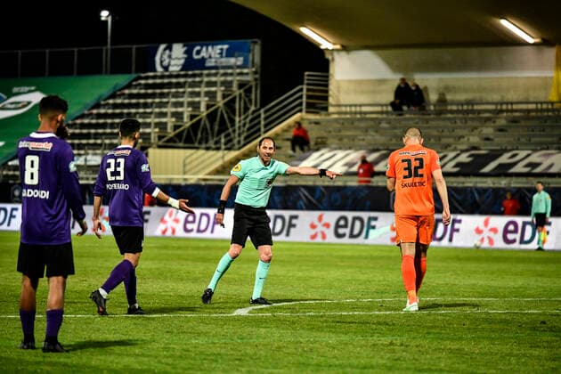 Action du penalty sur Elye Wahi (mhsc) FOOTBALL : Canet Roussilon vs Montpellier - Quart de Final Coupe de France - Canet Roussilon - 20 04 2021 ThierryBreton Panoramic 