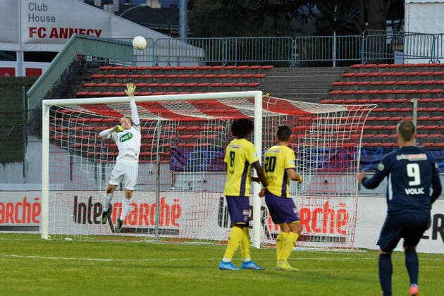 Nikola Volic (rumilly) vs Carl Pettersson (toulouse) FOOTBALL : GFA Rumilly Vallieres vs Toulouse FC - 1 4 de finale de Coupe de France - 20 04 2021 FredericChambert Panoramic 