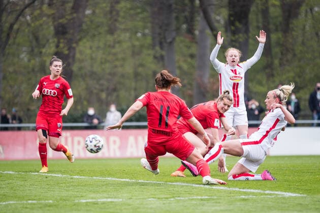2. Frauen Fussball Bundesliga, 1. FC Koeln - FC Ingolstadt; 21.04.2021 Emilie Bernhardt ( 11, FC Ingolstadt), Nadine Zenger ( 15, FC Ingolstadt), Mandy Islacker ( 8, 1. FC Koeln) 2. Frauen Fussball Bundesliga, 1. FC Koeln - FC Ingolstadt, Koeln, Geissbockheim DFL REGULATIONS PROHIBIT ANY USE OF PHOTOGRAPHS AS IMAGE SEQUENCES AND OR QUASI-VIDEO. Copyright: xBEAUTIFULxSPORTS Wunderlx