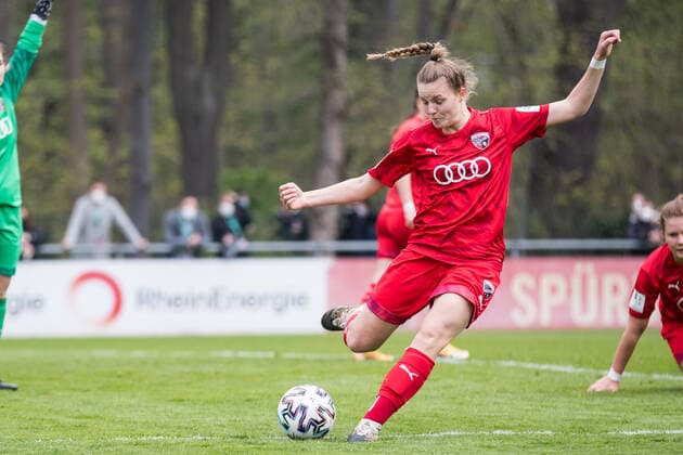 2. Frauen Fussball Bundesliga, 1. FC Koeln - FC Ingolstadt; 21.04.2021 Nadine Zenger ( 15, FC Ingolstadt) 2. Frauen Fussball Bundesliga, 1. FC Koeln - FC Ingolstadt, Koeln, Geissbockheim DFL REGULATIONS PROHIBIT ANY USE OF PHOTOGRAPHS AS IMAGE SEQUENCES AND OR QUASI-VIDEO. Copyright: xBEAUTIFULxSPORTS Wunderlx