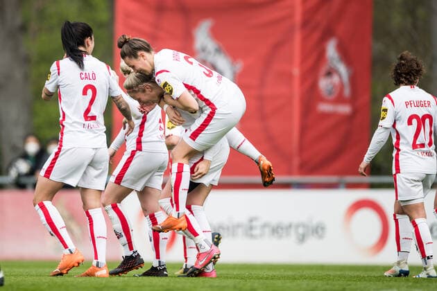 2. Frauen Fussball Bundesliga, 1. FC Koeln - FC Ingolstadt; 21.04.2021 Der Jubel zum 3:0 durch Sharon Beck ( 10, 1. FC Koeln) 2. Frauen Fussball Bundesliga, 1. FC Koeln - FC Ingolstadt, Koeln, Geissbockheim DFL REGULATIONS PROHIBIT ANY USE OF PHOTOGRAPHS AS IMAGE SEQUENCES AND OR QUASI-VIDEO. Copyright: xBEAUTIFULxSPORTS Wunderlx