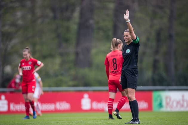 2. Frauen Fussball Bundesliga, 1. FC Koeln - FC Ingolstadt; 21.04.2021 Schiedsrichterin Nadine Westerhoff 2. Frauen Fussball Bundesliga, 1. FC Koeln - FC Ingolstadt, Koeln, Geissbockheim DFL REGULATIONS PROHIBIT ANY USE OF PHOTOGRAPHS AS IMAGE SEQUENCES AND OR QUASI-VIDEO. Copyright: xBEAUTIFULxSPORTS Wunderlx