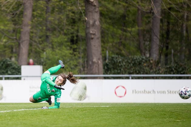 2. Frauen Fussball Bundesliga, 1. FC Koeln - FC Ingolstadt; 21.04.2021 Franziska Maier ( 1, FC Ingolstadt) kann das 4:0 nicht verhindern 2. Frauen Fussball Bundesliga, 1. FC Koeln - FC Ingolstadt, Koeln, Geissbockheim DFL REGULATIONS PROHIBIT ANY USE OF PHOTOGRAPHS AS IMAGE SEQUENCES AND OR QUASI-VIDEO. Copyright: xBEAUTIFULxSPORTS Wunderlx