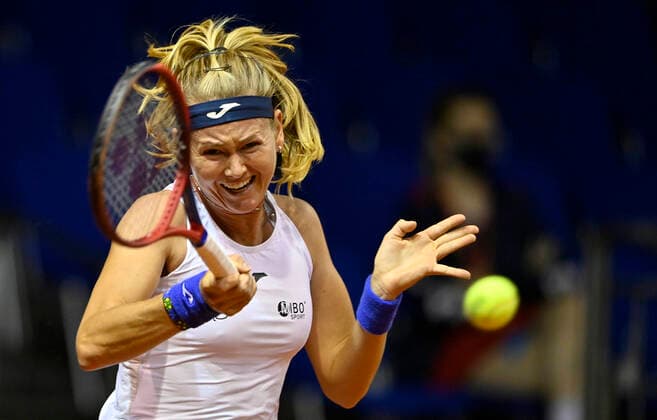 Marie Bouzkova (CZE) Aktion Achtelfinale Tennis Damen Porsche-Cup Porsche Tennis Grand Prix GP Stuttgart 2021 Porsche-Arena 21.04.2021 Porsche Tennis Grand Prix Stuttgart 2021