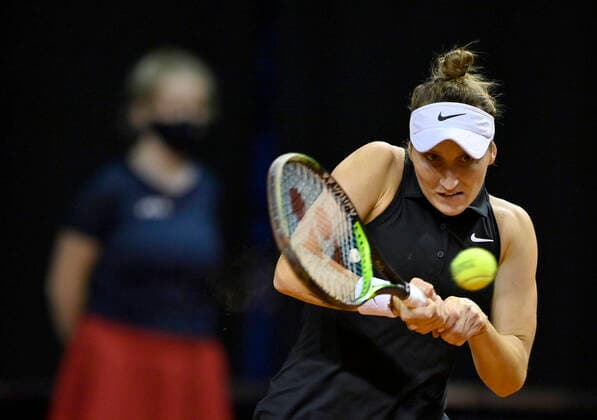 Marketa Vondrousova (CZE) Aktion Achtelfinale Tennis Damen Porsche-Cup Porsche Tennis Grand Prix GP Stuttgart 2021 Porsche-Arena 21.04.2021 Porsche Tennis Grand Prix Stuttgart 2021 *** Marketa Vondrousova CZE Action Round of 16 Tennis Women Porsche Cup Porsche Tennis Grand Prix GP Stuttgart 2021 Porsche Arena 21 04 2021 Porsche Tennis Grand Prix Stuttgart 2021