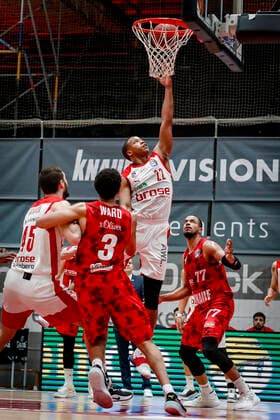 oben Devon Hall (Brose Bamberg, 22) s.oliver Würzburg Wuerzburg - Brose Bamberg, easyCredit Basketball Bundesliga, Saison 2020-2021, 22. Spieltag, Bayreuth, Germany, Oberfrankenhalle, 20.04.2021 -