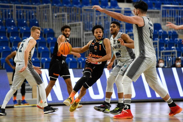 Nate Britt (Wiha Panthers Schwenningen) im Zweikampf mit SaÂ eed Nelson (MLP Academics Heidelberg), GER, MLP Academics Heidelberg vs. Wiha Panthers Schwenningen, 21.04.2021, 2. Spieltag Play Off 2. Basketball Bundesliga ProA, Spielzeit 2020 2021. GER, MLP Academics Heidelberg vs. Wiha Panthers Schwenningen, 21.04.2021, 2. Spieltag Play Off 2. Basketball Bundesliga ProA, Spielzeit 2020 2021 Heidelberg Copyright: xEibnerxPressefoto MichaelxMemmlerx EP_MMR
