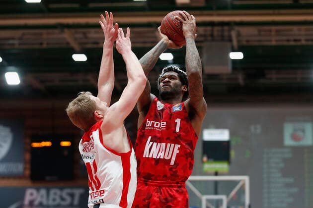 Deutschland , Wuerzburg, s.Oliver Arena , 21.04.2021, emspor, emonline, despor, deonline, s.Oliver Wuerzburg vs. Brose Bamberg, easyCredit BBL, 22. Spieltag Bild: v. l. Copyright: HMBxMedia JulienxBecker