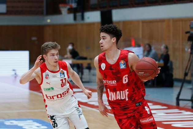 Deutschland , Wuerzburg, s.Oliver Arena , 21.04.2021, emspor, emonline, despor, deonline, s.Oliver Wuerzburg vs. Brose Bamberg, easyCredit BBL, 22. Spieltag Bild: v. l. Copyright: HMBxMedia JulienxBecker
