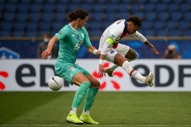 21.04.2021 Frankreich, Paris Coupe de France 20 21 Viertelfinale Paris Saint-Germain - Angers SCO v.l., Mateo Pavlovic (Angers SCO),Neymar (Paris Saint-Germain),Zweikampf, Action, Aktion, Battles for the Ball Foto: Antonio Borga Copyright: AntonioxBorga