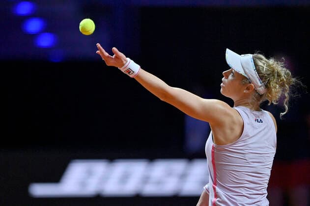 Laura SIEGEMUND (GER) Aktion Achtelfinale Tennis Damen Porsche-Cup Porsche Tennis Grand Prix GP Stuttgart 2021 Porsche-Arena 21.04.2021 Porsche Tennis Grand Prix Stuttgart 2021