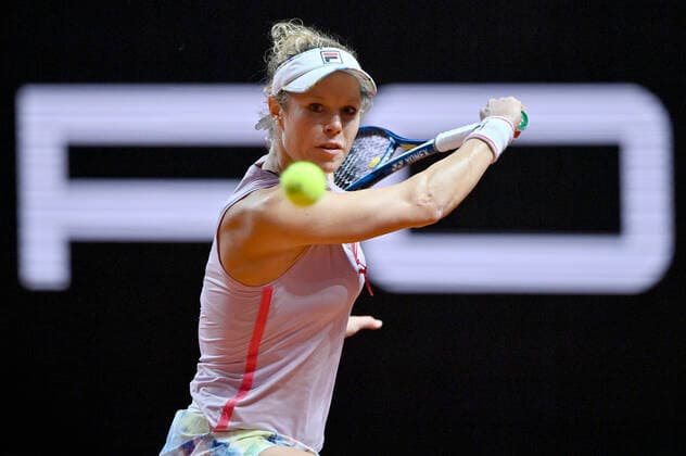 Laura SIEGEMUND (GER) Aktion Achtelfinale Tennis Damen Porsche-Cup Porsche Tennis Grand Prix GP Stuttgart 2021 Porsche-Arena 21.04.2021 Porsche Tennis Grand Prix Stuttgart 2021