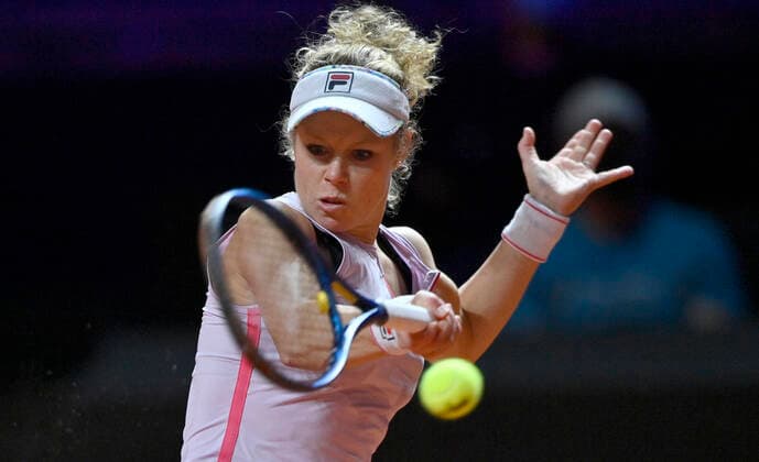 Laura SIEGEMUND (GER) Aktion Achtelfinale Tennis Damen Porsche-Cup Porsche Tennis Grand Prix GP Stuttgart 2021 Porsche-Arena 21.04.2021 Porsche Tennis Grand Prix Stuttgart 2021