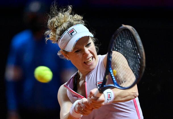 Laura SIEGEMUND (GER) Aktion Achtelfinale Tennis Damen Porsche-Cup Porsche Tennis Grand Prix GP Stuttgart 2021 Porsche-Arena 21.04.2021 Porsche Tennis Grand Prix Stuttgart 2021