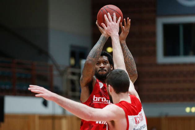 Deutschland , Wuerzburg, s.Oliver Arena , 21.04.2021, emspor, emonline, despor, deonline, s.Oliver Wuerzburg vs. Brose Bamberg, easyCredit BBL, 22. Spieltag Bild: v. l. Copyright: HMBxMedia JulienxBecker