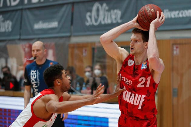 Deutschland , Wuerzburg, s.Oliver Arena , 21.04.2021, emspor, emonline, despor, deonline, s.Oliver Wuerzburg vs. Brose Bamberg, easyCredit BBL, 22. Spieltag Bild: v. l. Copyright: HMBxMedia JulienxBecker