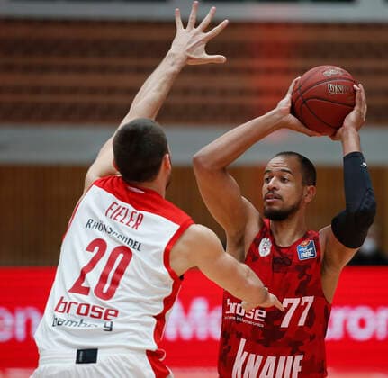 Deutschland , Wuerzburg, s.Oliver Arena , 21.04.2021, emspor, emonline, despor, deonline, s.Oliver Wuerzburg vs. Brose Bamberg, easyCredit BBL, 22. Spieltag Bild: v. l. Copyright: HMBxMedia JulienxBecker