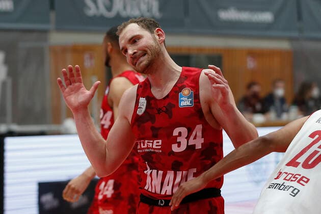 Deutschland , Wuerzburg, s.Oliver Arena , 21.04.2021, emspor, emonline, despor, deonline, s.Oliver Wuerzburg vs. Brose Bamberg, easyCredit BBL, 22. Spieltag Bild: v. l. Copyright: HMBxMedia JulienxBecker