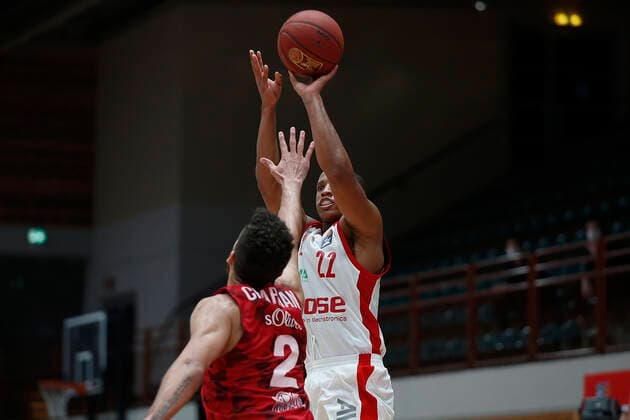 Deutschland , Wuerzburg, s.Oliver Arena , 21.04.2021, emspor, emonline, despor, deonline, s.Oliver Wuerzburg vs. Brose Bamberg, easyCredit BBL, 22. Spieltag Bild: v. l. Copyright: HMBxMedia JulienxBecker