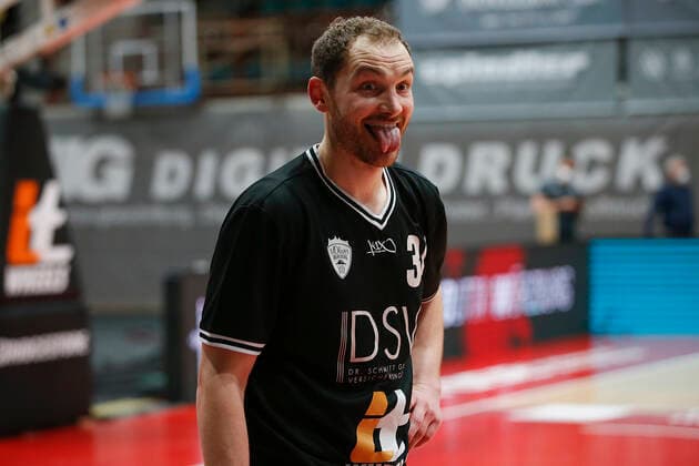 Deutschland , Wuerzburg, s.Oliver Arena , 21.04.2021, emspor, emonline, despor, deonline, s.Oliver Wuerzburg vs. Brose Bamberg, easyCredit BBL, 22. Spieltag Bild: v. l. Copyright: HMBxMedia JulienxBecker