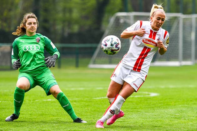 v.li.: Franziska Maier (Torwart FC Ingolstadt, 1), Mandy Islacker (Köln, 8), Zweikampf, Duell, duel, tackle, tackling, Dynamik, Action, Aktion, 21.04.2021, Köln (Deutschland), Fussball, 2. Frauen-Bundesliga Süd, 1. FC Köln - FC Ingolstadt, DFB DFL REGULATIONS PROHIBIT ANY USE OF PHOTOGRAPHS AS IMAGE SEQUENCES AND OR QUASI-VIDEO.