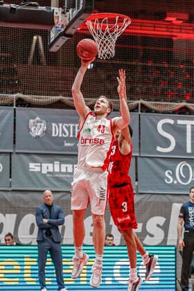 links Christian Sengfelder (Brose Bamberg, 43) rechts Tyson Ward (s.oliver Würzburg, 03) s.oliver Würzburg Wuerzburg - Brose Bamberg, easyCredit Basketball Bundesliga, Saison 2020-2021, 22. Spieltag, Bayreuth, Germany, Oberfrankenhalle, 20.04.2021 -