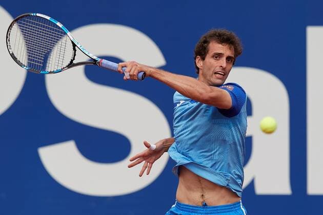 Spanish tennis player Albert Ramos in action against Russian tennis player Andrey Rublev during the Barcelona Open Banc Sabadell - Conde de Godo tournament round of 16 match in Barcelona, Spain, 22 April 2021. Albert Ramos vs Andrey Rublev !ACHTUNG: NUR REDAKTIONELLE NUTZUNG!  Copyright: xAlejandroxGarcíax GRAFCAT1833 20210422-637546941386433598