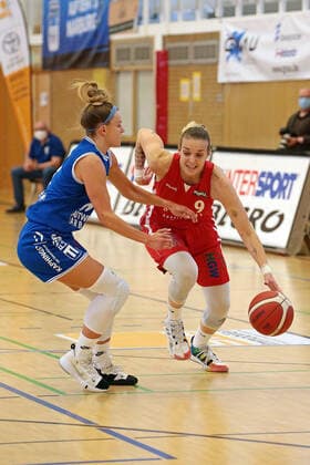 22.04.2021, xovx, Basketball Damen Bundesliga - Playoffs Spiel um Platz 3, Spiel 1, BC pharmaserv Marburg - Herner TC v.l. Alexandra Wilke (BC Pharmaserv Marburg), Kristina Topuzovic (Herner TC) Marburg Sporthalle Georg Gaßmann Stadion Hessen Deutschland (DE)