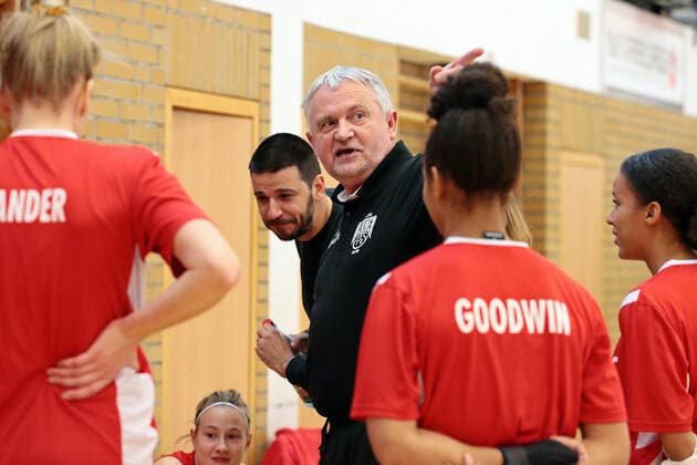 22.04.2021, xovx, Basketball Damen Bundesliga - Playoffs Spiel um Platz 3, Spiel 1, BC pharmaserv Marburg - Herner TC Head Coach Predrag Stanojcic (Herner TC) Marburg Sporthalle Georg Gaßmann Stadion Hessen Deutschland (DE)