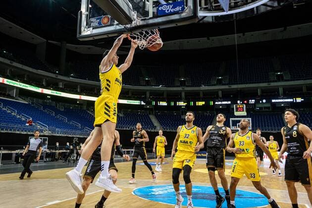 Basketball Berlin 22.04.2021 1. Bundesliga easyCredit-BBL BBL Saison 2020 2021 Alba Berlin - Basketball Löwen Braunschweig Simone Fontecchio (Alba Berlin, No.20)