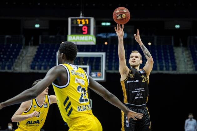 Basketball Berlin 22.04.2021 1. Bundesliga easyCredit-BBL BBL Saison 2020 2021 Alba Berlin - Basketball Löwen Braunschweig Arnas Velicka (Braunschweig, No.24)