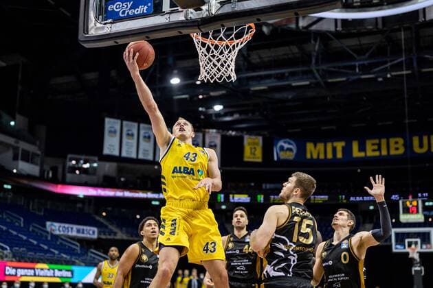 Basketball Berlin 22.04.2021 1. Bundesliga easyCredit-BBL BBL Saison 2020 2021 Alba Berlin - Basketball Löwen Braunschweig Luke Sikma (Alba Berlin, No.43)
