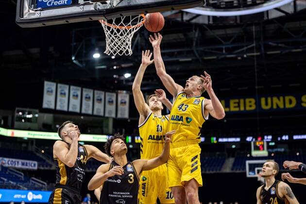 Basketball Berlin 22.04.2021 1. Bundesliga easyCredit-BBL BBL Saison 2020 2021 Alba Berlin - Basketball Löwen Braunschweig Luke Sikma (Alba Berlin, No.43)