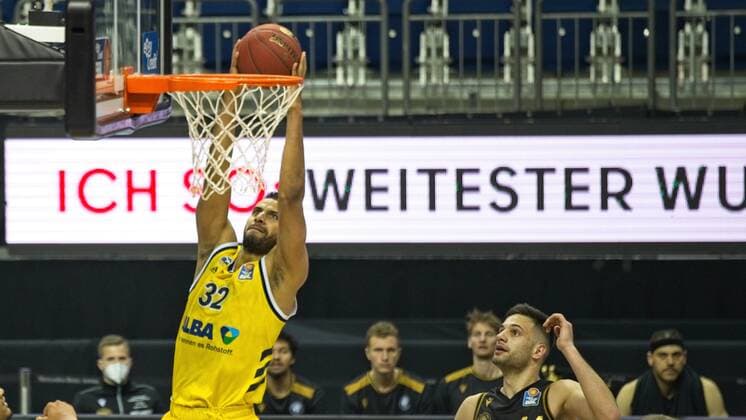 Johannes Thiemann - Alba 32, 22.04.2021, BBL, Alba Berlin vs Basketball Loewen Braunschweig, in der Mercedes Benz Arena, GER, Berlin, 22.04.2021, BBL, Alba vs Basketball Loewen Braunschweig Berlin Copyright: xUwexKoch Eibner-Pressefotox EP_UKH