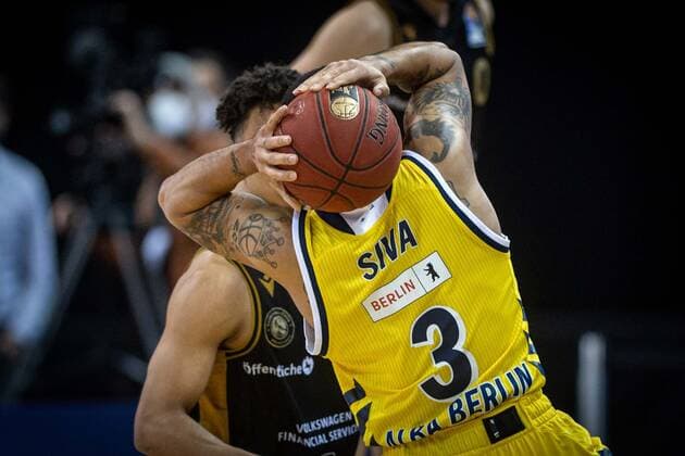 Basketball Berlin 22.04.2021 1. Bundesliga easyCredit-BBL BBL Saison 2020 2021 Alba Berlin - Basketball Löwen Braunschweig Peyton Siva (Alba Berlin, No.03)