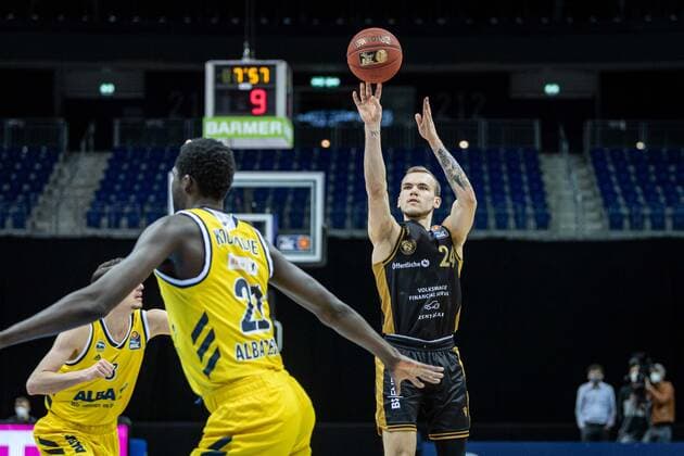 Basketball Berlin 22.04.2021 1. Bundesliga easyCredit-BBL BBL Saison 2020 2021 Alba Berlin - Basketball Löwen Braunschweig Arnas Velicka (Braunschweig, No.24)