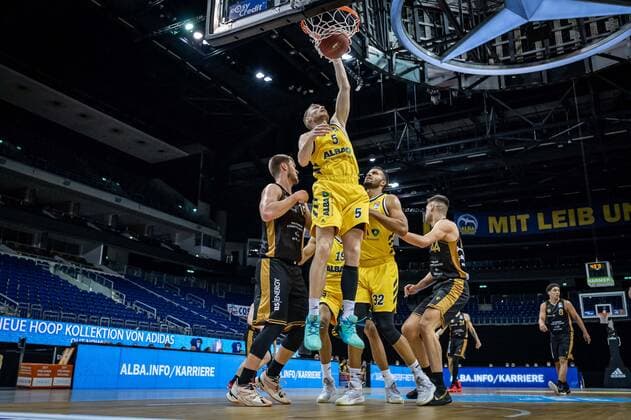 Basketball Berlin 22.04.2021 1. Bundesliga easyCredit-BBL BBL Saison 2020 2021 Alba Berlin - Basketball Löwen Braunschweig Niels Giffey (Alba Berlin, No.05)