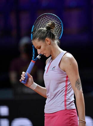 Karolina Pliskova (CZE) enttäuscht sauer Viertelfinale Tennis Damen Porsche-Cup Porsche Tennis Grand Prix GP Stuttgart 2021 Porsche-Arena 23.04.2021 Porsche Tennis Grand Prix Stuttgart 2021