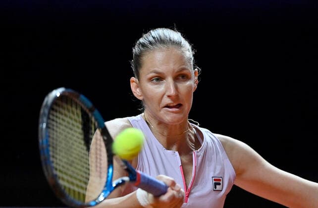 Karolina Pliskova (CZE) Aktion Viertelfinale Tennis Damen Porsche-Cup Porsche Tennis Grand Prix GP Stuttgart 2021 Porsche-Arena 23.04.2021 Porsche Tennis Grand Prix Stuttgart 2021