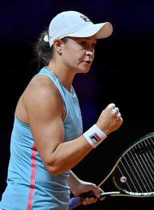 Emotion Ashleigh Barty (AUS) jubelt über Punktgewinn Viertelfinale Tennis Damen Porsche-Cup Porsche Tennis Grand Prix GP Stuttgart 2021 Porsche-Arena 23.04.2021 Porsche Tennis Grand Prix Stuttgart 2021