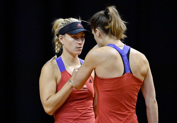 Doppel Angelique KERBER (GER) mit Andrea PETKOVIC (GER) bei der Abstimmung Tennis Damen Porsche-Cup Porsche Tennis Grand Prix GP Stuttgart 2021 Porsche-Arena 23.04.2021 Porsche Tennis Grand Prix Stuttgart 2021